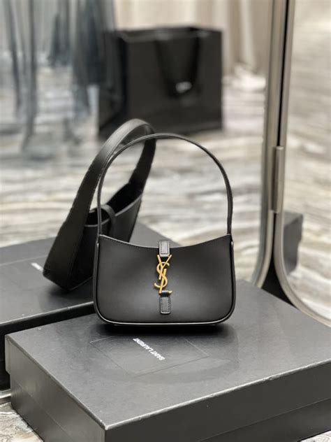 ysl le 5 a 7 mini hobo in smooth leather